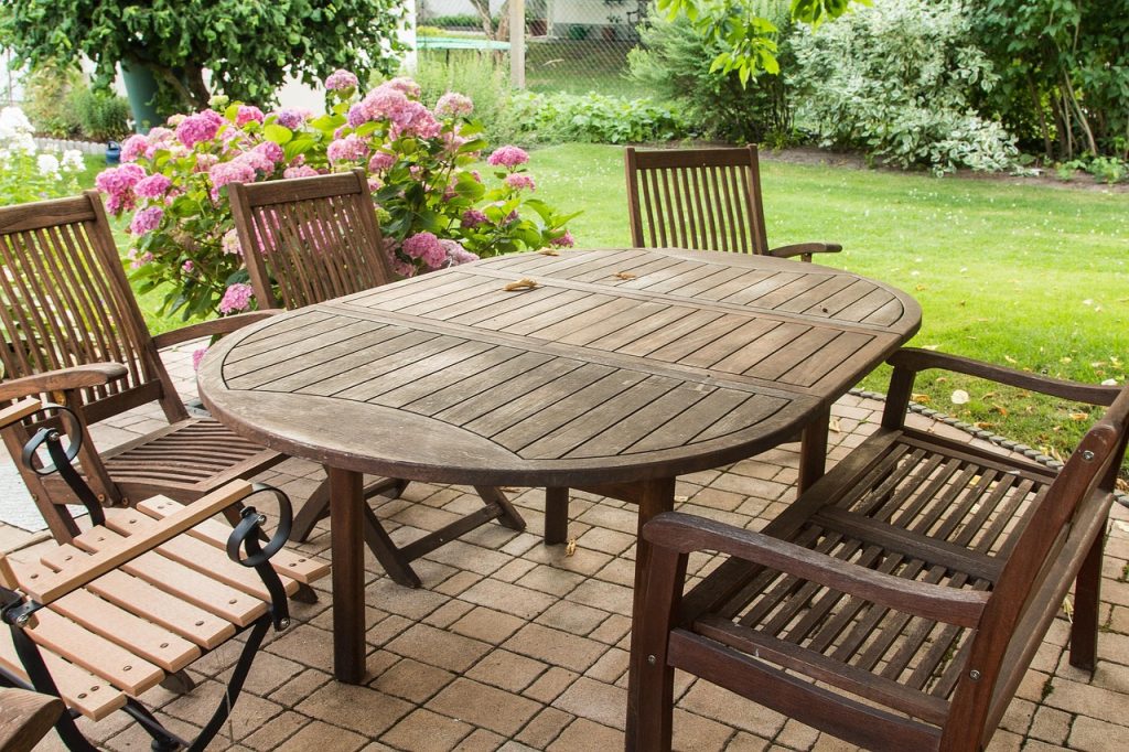 How to Maintain Outdoor Furniture All Year Round: A Retailer’s Guide